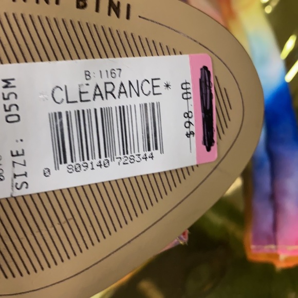 Gorgeous Pastel Watercolor inspired Gianni Bini heels!!! - Picture 3 of 3